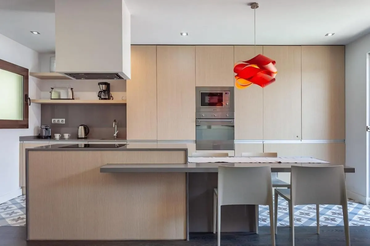 3-Bedroom Penthouse With Terrace In Eixample location