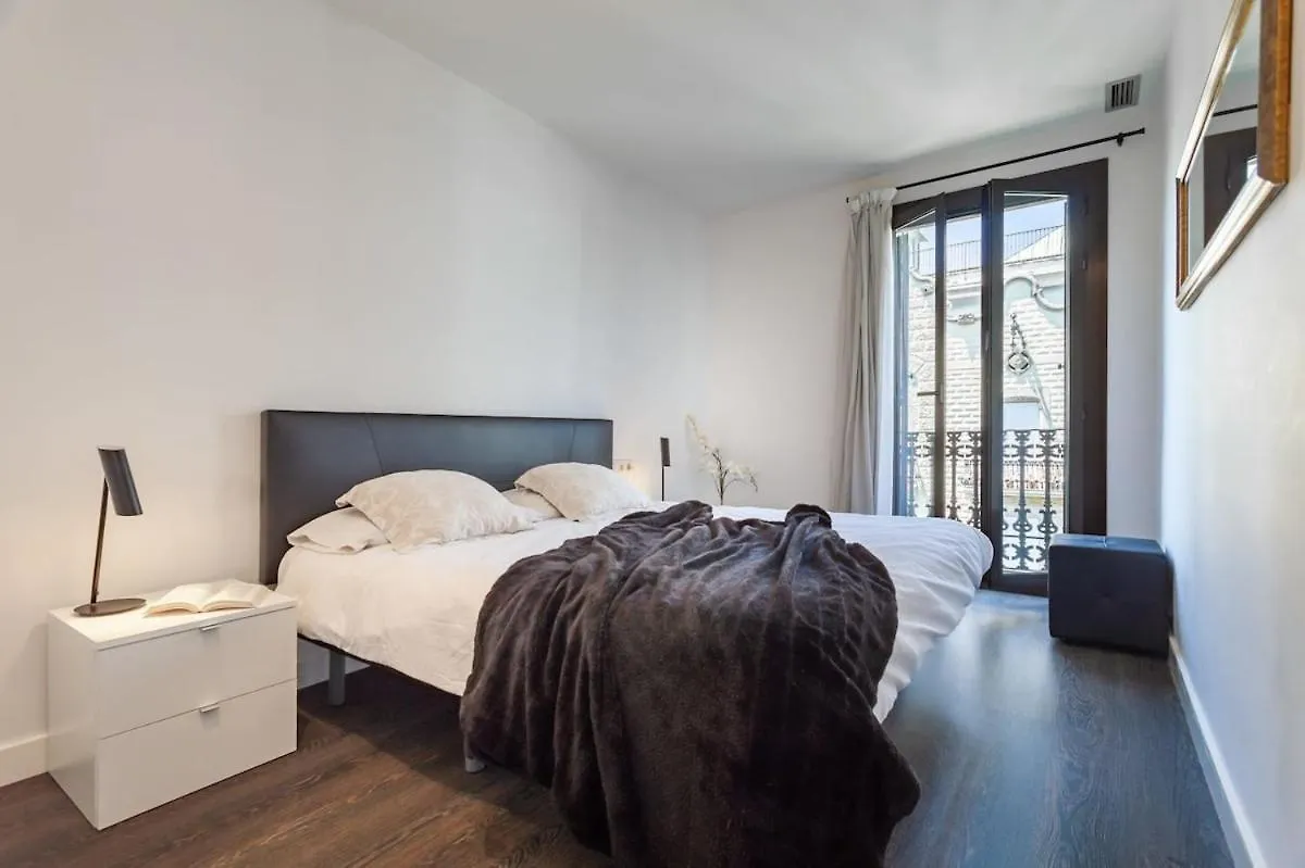 3-Bedroom Penthouse With Terrace In Eixample Barcelona
