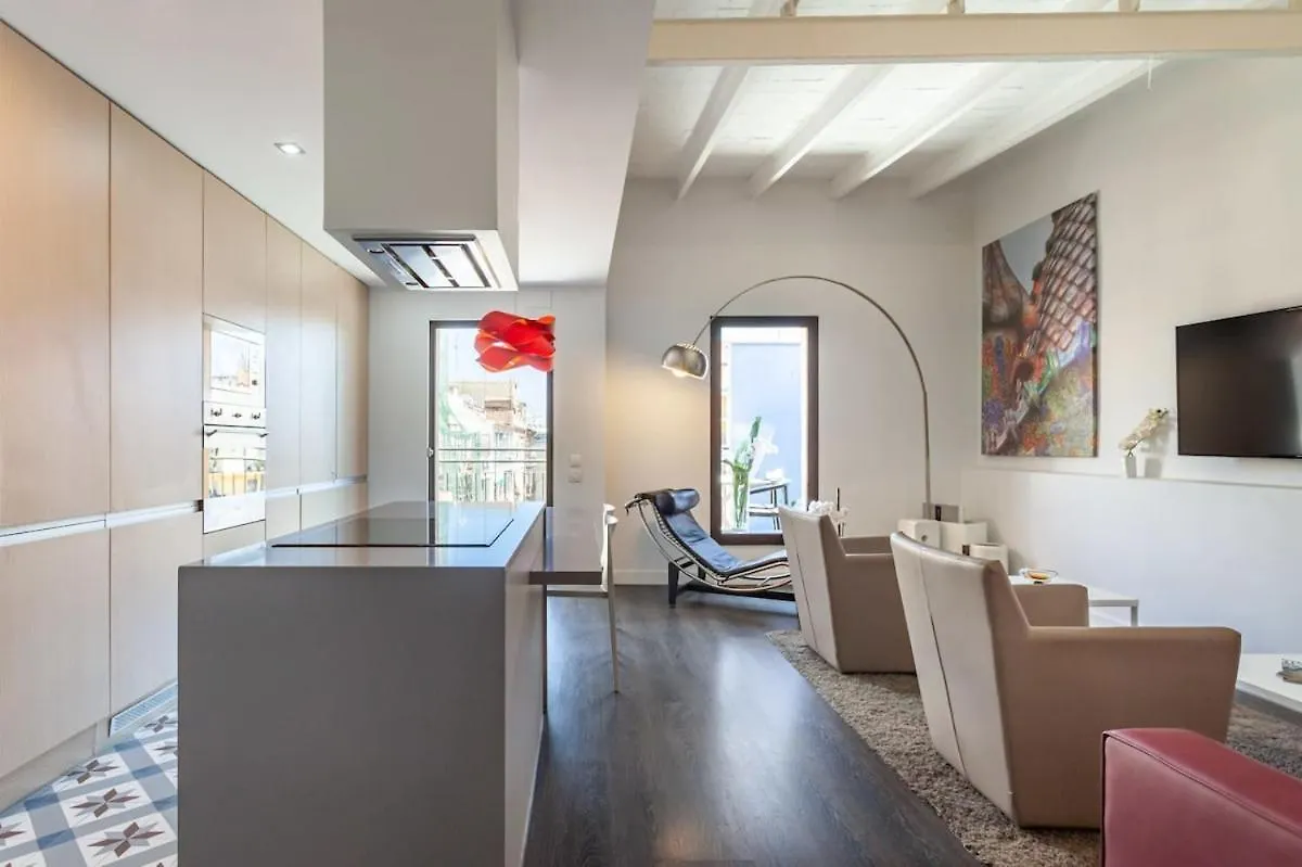 Apartment 3-Bedroom Penthouse With Terrace In Eixample Barcelona