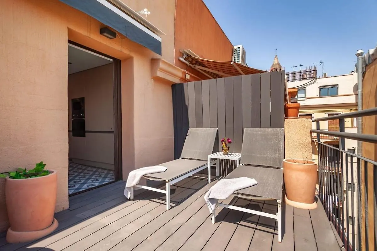 Apartment 3-Bedroom Penthouse With Terrace In Eixample Barcelona