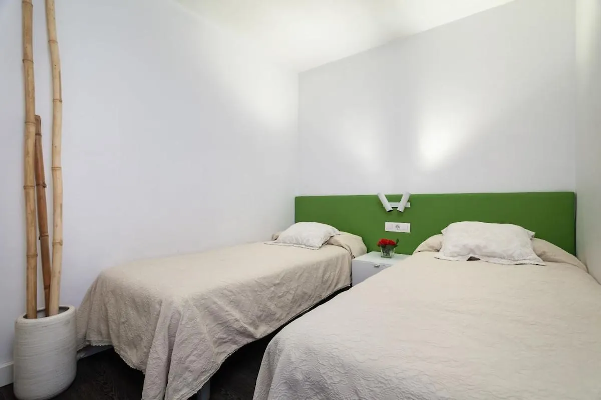 Apartment 3-Bedroom Penthouse With Terrace In Eixample Barcelona