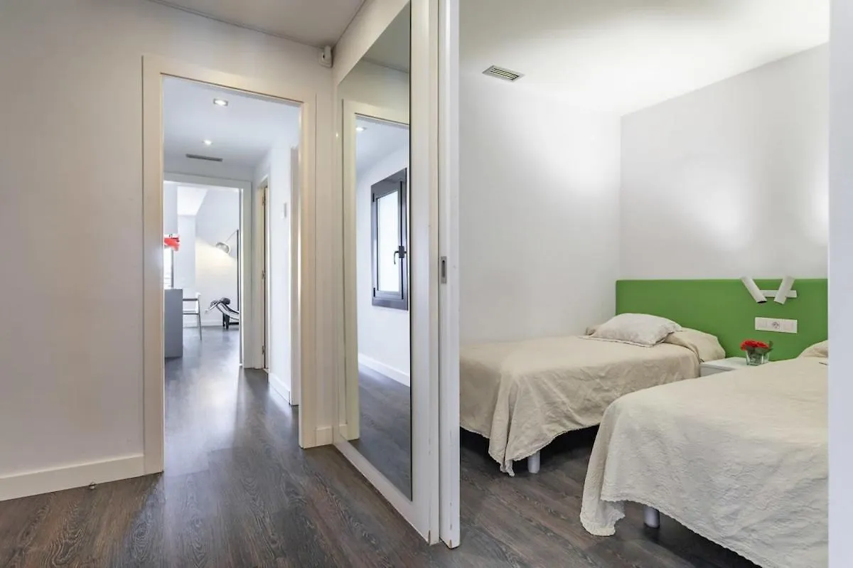 Apartment 3-Bedroom Penthouse With Terrace In Eixample Barcelona