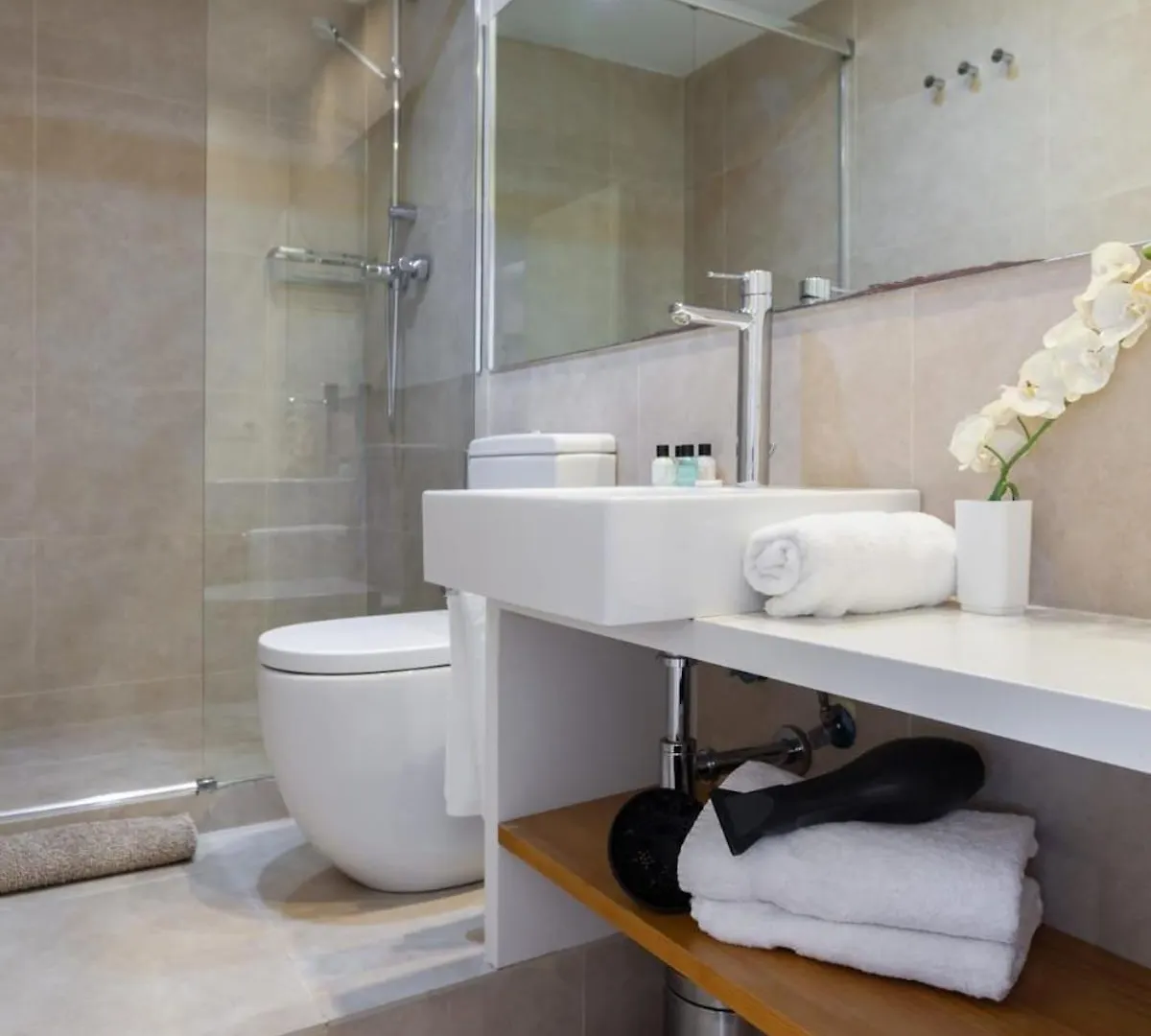 3-Bedroom Penthouse With Terrace In Eixample Barcelona Apartment